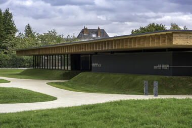Complexo Escolar e Esportivo / Marjan Hessamfar & Joe Vérons architectes associés
