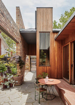 Gallery of West Bend House / MRTN Architects  - 5