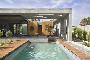 Gallery of The House With No Head or Tail / Experience Studio  - 1