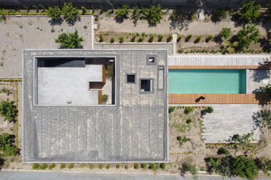 Gallery of The House With No Head or Tail / Experience Studio  - 6