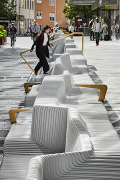 Gallery of Where Did All of the Public Benches Go?  - 5