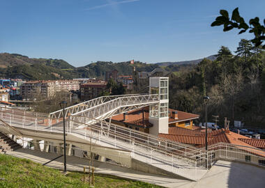 Zumaia Urban Elevator / TAPER Arkitektura + VAUMM