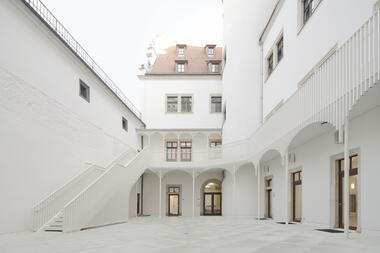 画廊 教堂之家 / Alexander Poetzsch Architekten  - 1