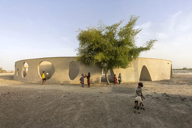 Escuela primaria Jadgal / Daaz Office