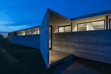 Gallery of House in the Countryside / Luciano Kruk Arquitectos  - 29