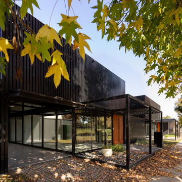 Gallery of Two Metallic Houses / Mauricio Morra  - 2