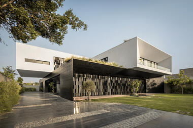 Gallery of RB 182 House / Minimalist Architecture & Design Studio  - 10