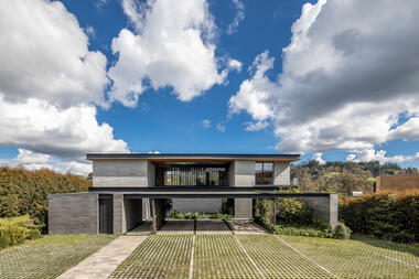Casa B33 / Alejandro Restrepo Montoya + Estudio Central