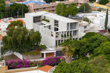 Gallery of Las Hadas Housing Complex / REIMS 502  - 1