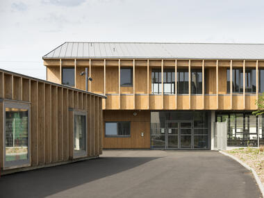 Kindergarten and Elementary School  / G+ architectes - Paul Gresham - Michael Neri