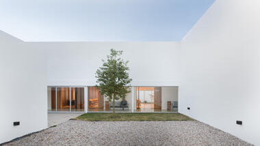 Gallery of Grassi VM Funeral Homes / Donnelly+Estévez Arquitectos  - 1