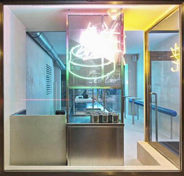 Gallery of Laolao Central Restaurant / Tzou Lubroth Architekten  - 2