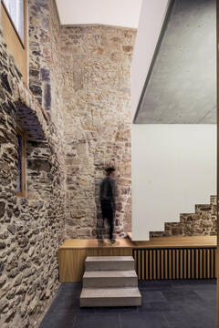 New Arquia Banca Office in Girona / Javier de las Heras Solé