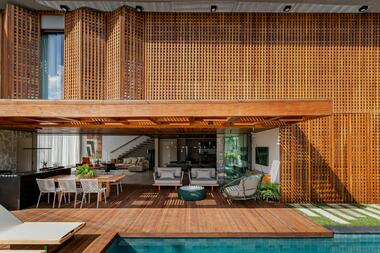 Casa Muxarabi / Sidney Quintela Architecture + Urban Planning
