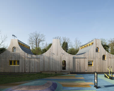 Aulas en el bosque de la Escuela Belvue / Studio Weave