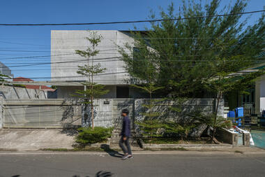 ES House / INS Studio