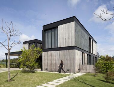 La Magnolia / Martin Gomez Arquitectos