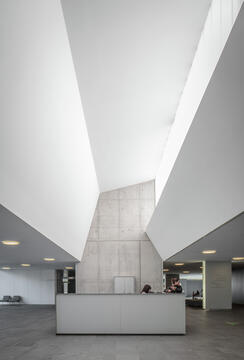 Hospital D’olot i Comarcal / Ramon Sanabria + Francesc Sandalinas