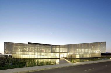 Edificio Laboratorio Synthon  / GH+A | Guillermo Hevia 