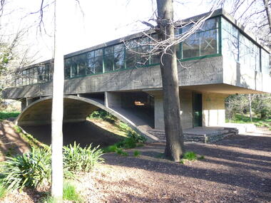 Galería de Clásicos de Arquitectura: Casa sobre el arroyo / Amancio Williams  - 33