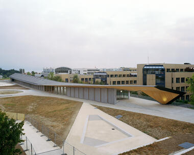 Bajo un techo / Kengo Kuma & Associates