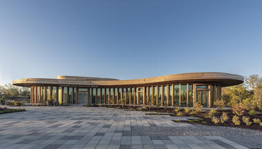 Jardín botánico y Centro de Educación Familiar Graeser / Perkins and Will