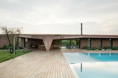 Casa con piscina / MIDE architetti 