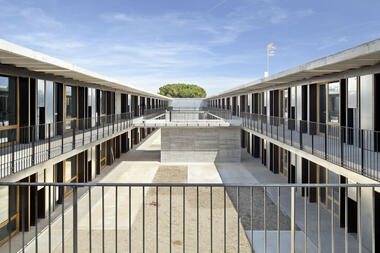 57 Viviendas Universitarias En El Campus De L’Etsav / H Arquitectes + DATAAE