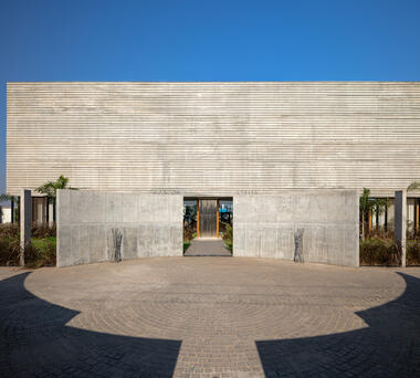 工业身份与气候回应，Laxcon Steel Plant 办公楼  / Urbanscape Architects