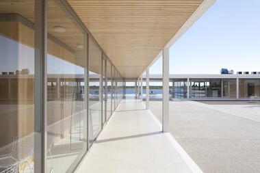 Centro de Servicios y Plaza Cívica Puertos  / Torrado Arquitectos