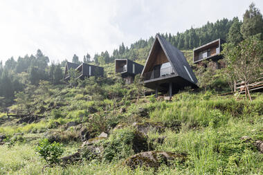 Woodhouse Hotel / ZJJZ