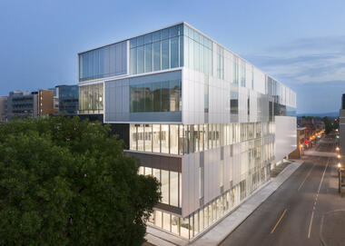 Centro Comunitario YMCA de Saint-Roch / STGM Architectes  + CCM2 Architectes