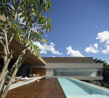 NVD House / Studio Arthur Casas