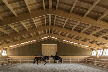 Centro Ecuestre / Carlos Castanheira & Clara Bastai