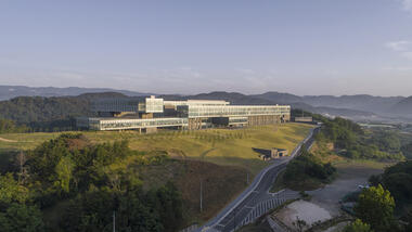Gallery of Hyundai Motor Group Global Partnership Center And University Gyeongju Campus / Hyunjun Mihn + mp_art architects   - 1