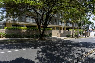 Edificio palos de caña / MRV Arquitectos