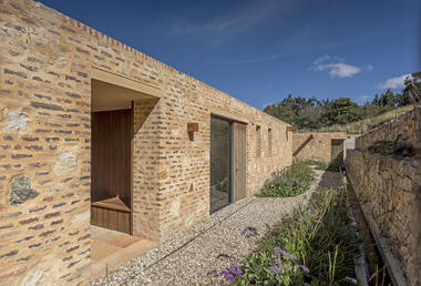Gallery of Interior Courtyards in Colombian Houses: 15 Examples of Floor Plans  - 29
