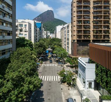 Gallery of Guilhermina Commercial Building / Jacobsen Arquitetura  - 6