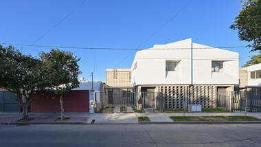 San Lorenzo Duplex Houses / Brat Arquitectos