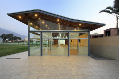 Proyecto Sala de Usos Múltiples Colegio Privado Pió XI / Laboratorio Urbano de Lima + Carmen Rivas Lombardi