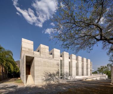Iglesia y salón de usos múltiples Fuego Nuevo / WRKSHP arquitectura | urbanismo
