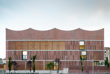 Polideportivo Camp del Ferro / AIA + Barceló Balanzó Arquitectes + Gustau Gili Galfetti 