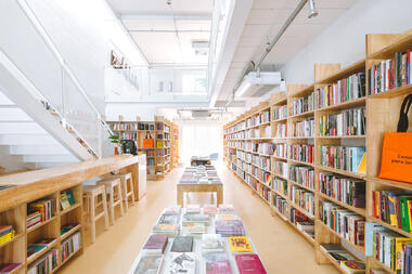 Livraria Cabeceira / Estúdio Guega