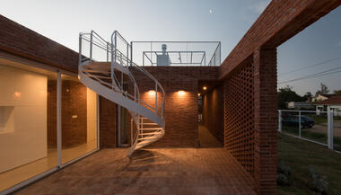 Casa “ARQ RIFA G’2010” / Emilio Garateguy + Ignacio Trecca
