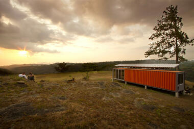 Containers de esperanza / Benjamín García Saxe Architecture