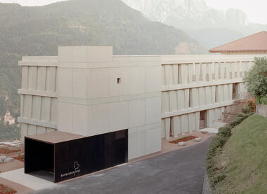 Barbianerhof Apartments / Alpina Architects