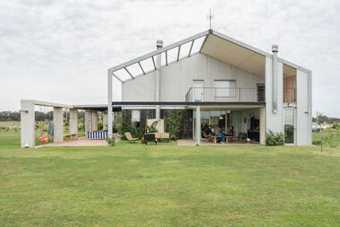 Salón de eventos y Vivienda La Moringa / Garage Arquitectura