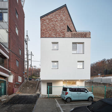 三角住宅 / TIUM Architects