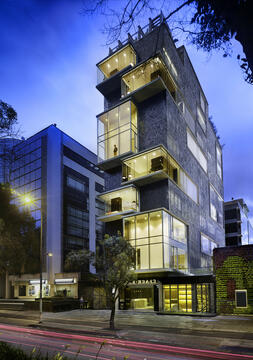 Hotel Click Clack  / Plan:b arquitectos