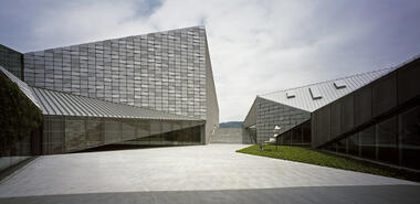 Kyushu Geibunkan / Kengo Kuma & Associates